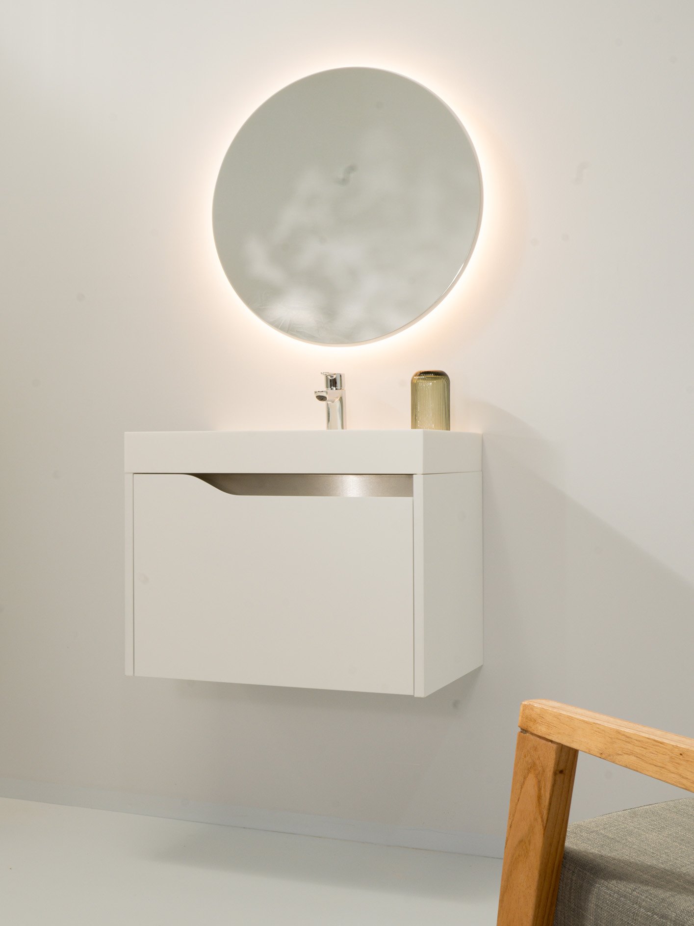 espejos retroiluminados y vanitory flotante zedra